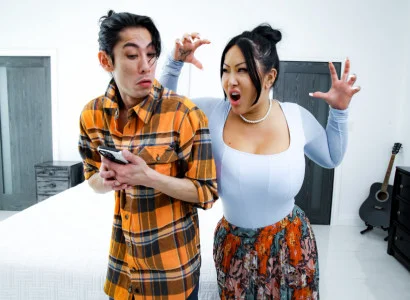Chàng con trai khiến mẹ kế xăm trổ hàng múp tới đỉnh cao