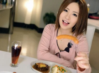 Chàng trai ăn bữa tối xong rồi địt em