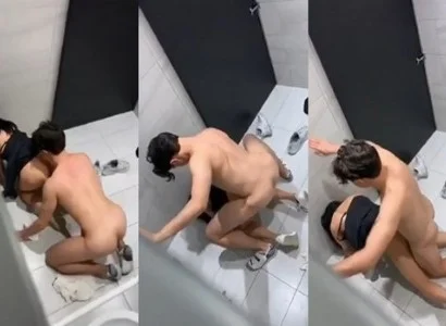 Họ có hành động quan hệ trong nhà vệ sinh của quán bar