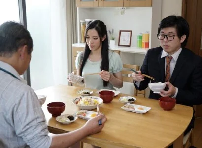 Cô con dâu nứng banh vùng kín ra cho bố chồng chịch